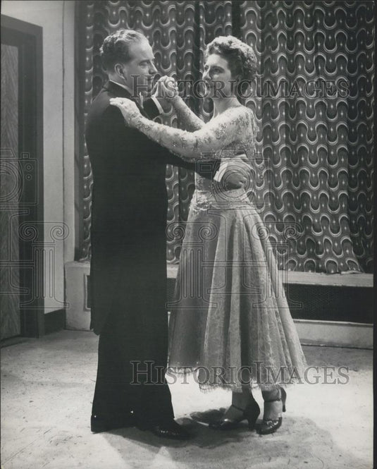 Press Photo Sydney and Mary Thompson "A Waltz for The Queen - Historic Images