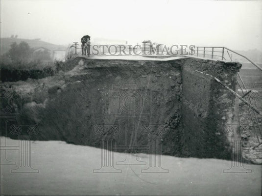 1965 Press Photo Damgaes caused by torrential rains. Rome - Historic Images
