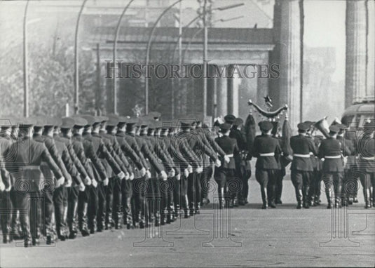 1962 Press Photo Oktobre-Revolution Soviet officers and soldiers - Historic Images