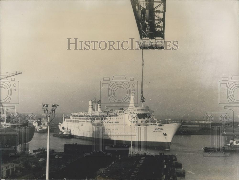 1964 Press Photo The &quot;Shalom&quot; in the Saint-Nazaire dock-yards. - Historic Images