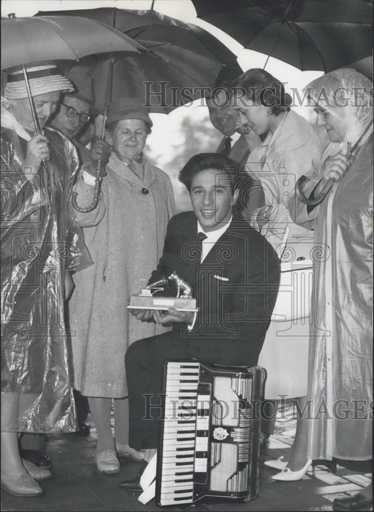 1960 Press Photo Popular Italian &quot;Disc Millionaire&quot; Rocco Granta - Historic Images