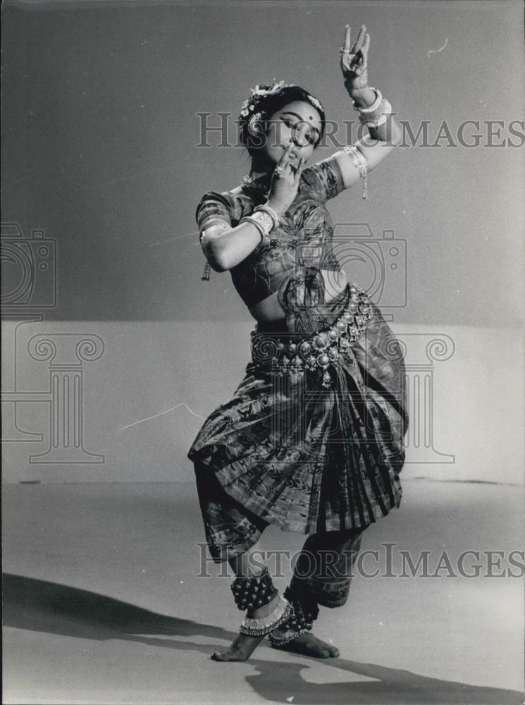 1969 Press Photo Indian &quot;Intermezzo&quot; Indian dancers Yamin Krishnamutri - Historic Images