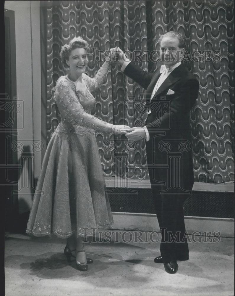 Press Photo Sydney and Mary Thompson Waltz for the Queen - Historic Images