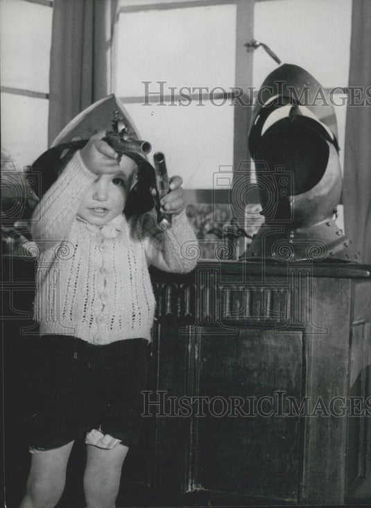 1999 Press Photo Stuart Fade loves hid dad's hobby - Historic Images