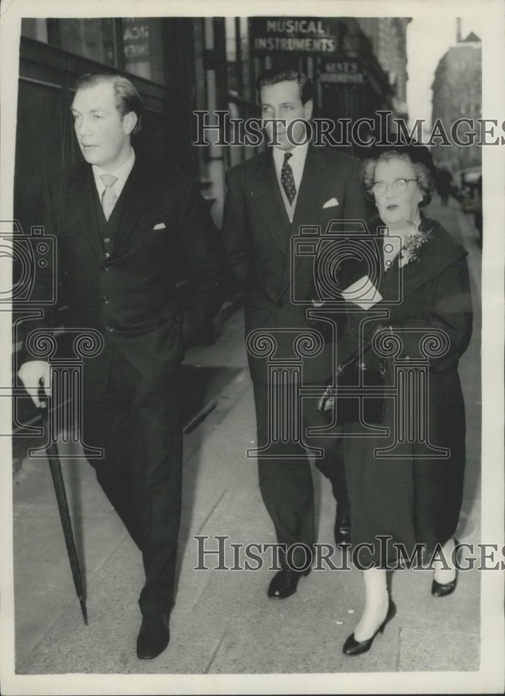 1958 Press Photo John Aspinall,mother, Lady Osborne, and John Richard Burke - Historic Images