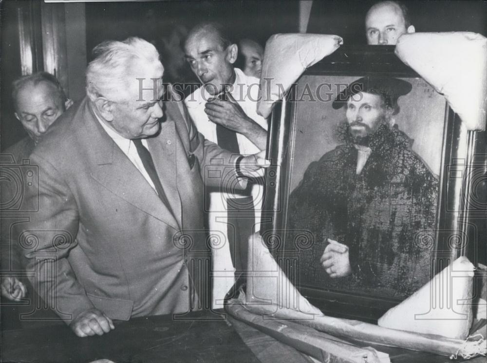 1959 Press Photo Two Cranach Paintings Returned To Dresden - Historic Images