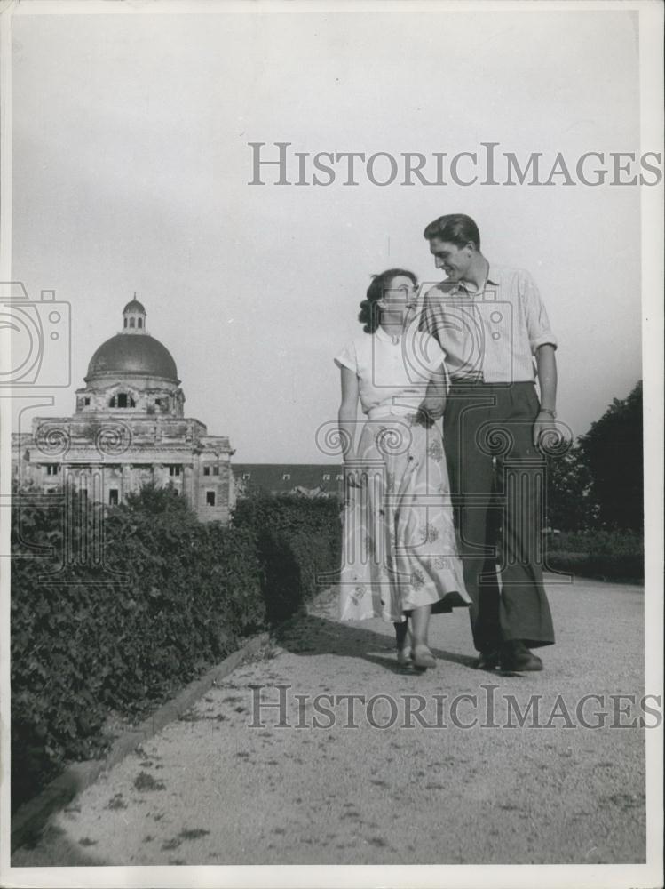 Press Photo German Church Behind Two Strolling Lovers - Historic Images