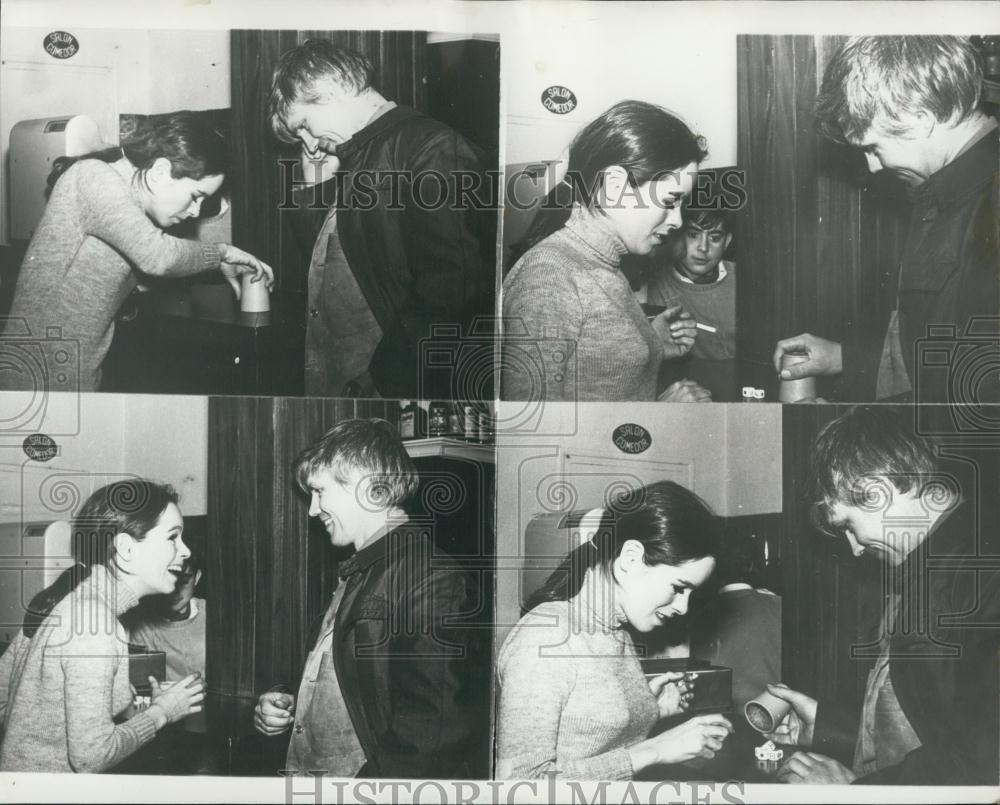 Press Photo The Burrow Film Actors Geraldine Chaplin Per Oscarsson Playing Dice - Historic Images