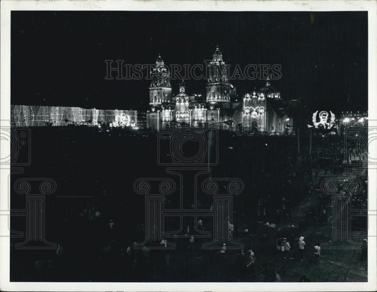 Press Photo Zocalo On Mexican Independence Night - Historic Images