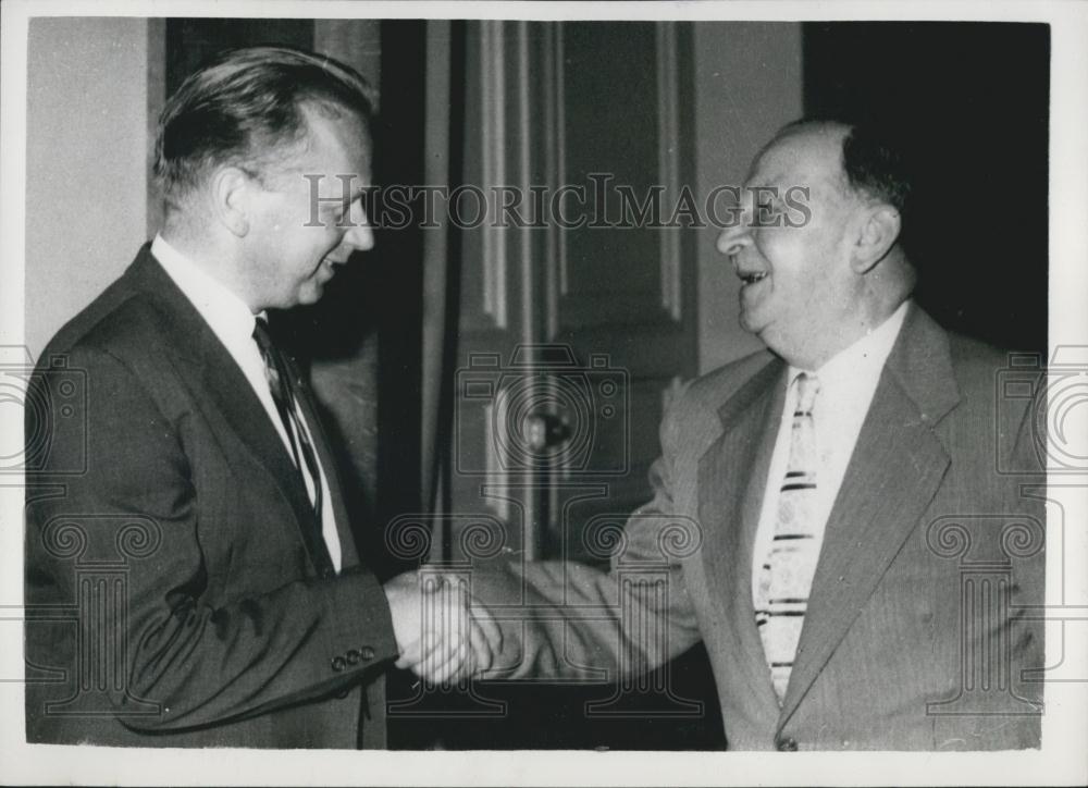 1958 Press Photo Mr Hammarskjold &amp; Sami Solh talks to preserve Middle East peace - Historic Images