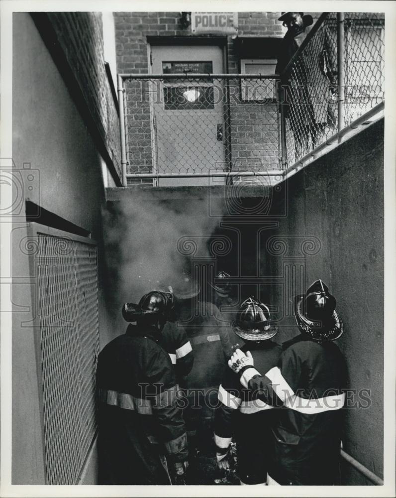 1978 Press Photo NY Firemen - South Bronx - Historic Images