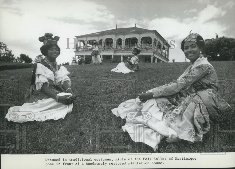 Press Photo Girls of the Folk Ballet of Martinique - Historic Images