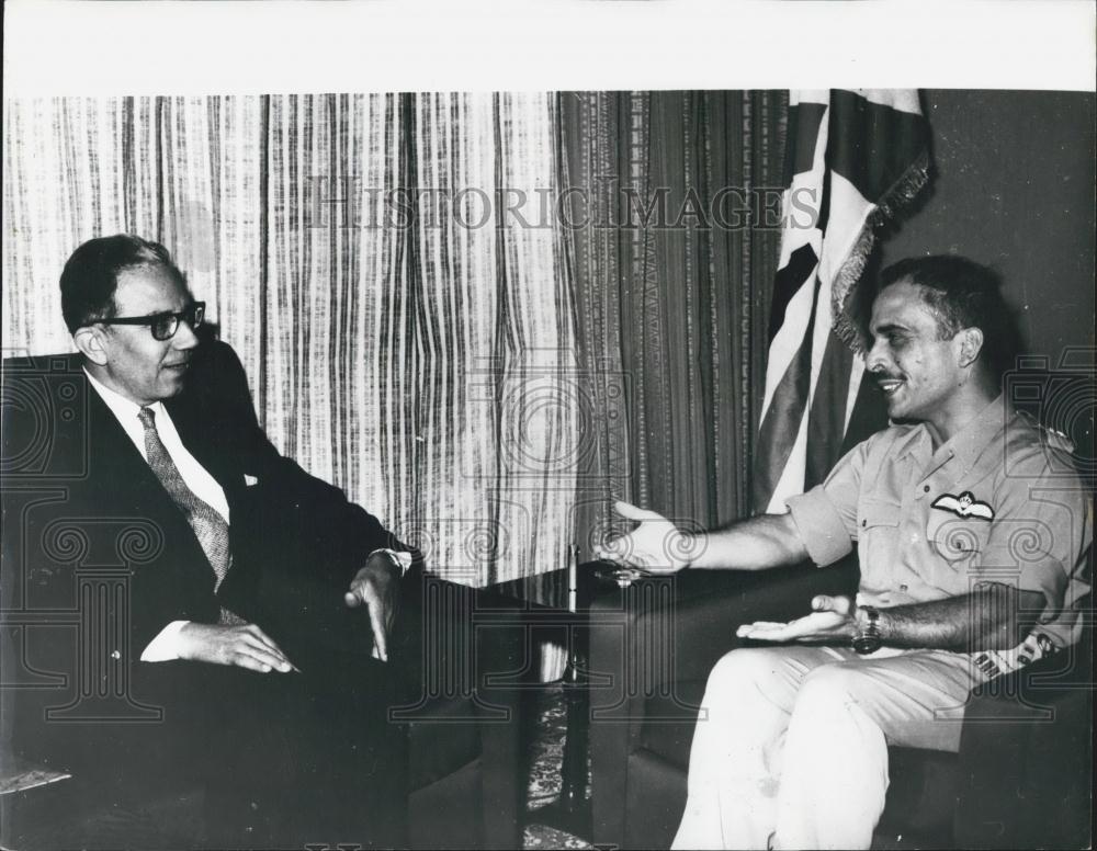 1970 Press Photo King Hussein of Jordan & Salah Johar UAR - Historic Images