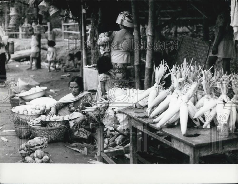 Press Photo Balinese Village Vegetable Market, Bedugul - Historic Images