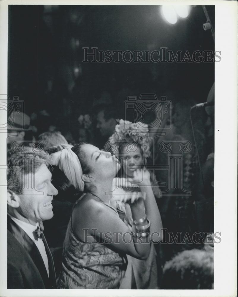 Press Photo Rio Carnival Cairo Columbus Palace Ball - Historic Images