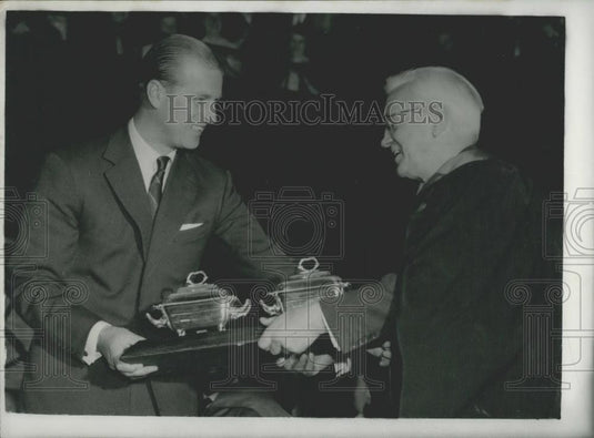 1954 Press Photo Sir Alexander Fleming Receives Gift - Historic Images