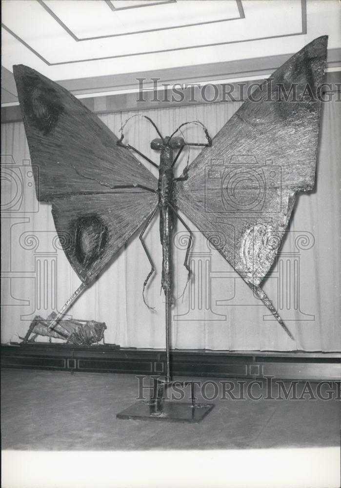 Press Photo Dragonfly Sculpture By Bernard Buffet Paris David Garnier Gallery - Historic Images