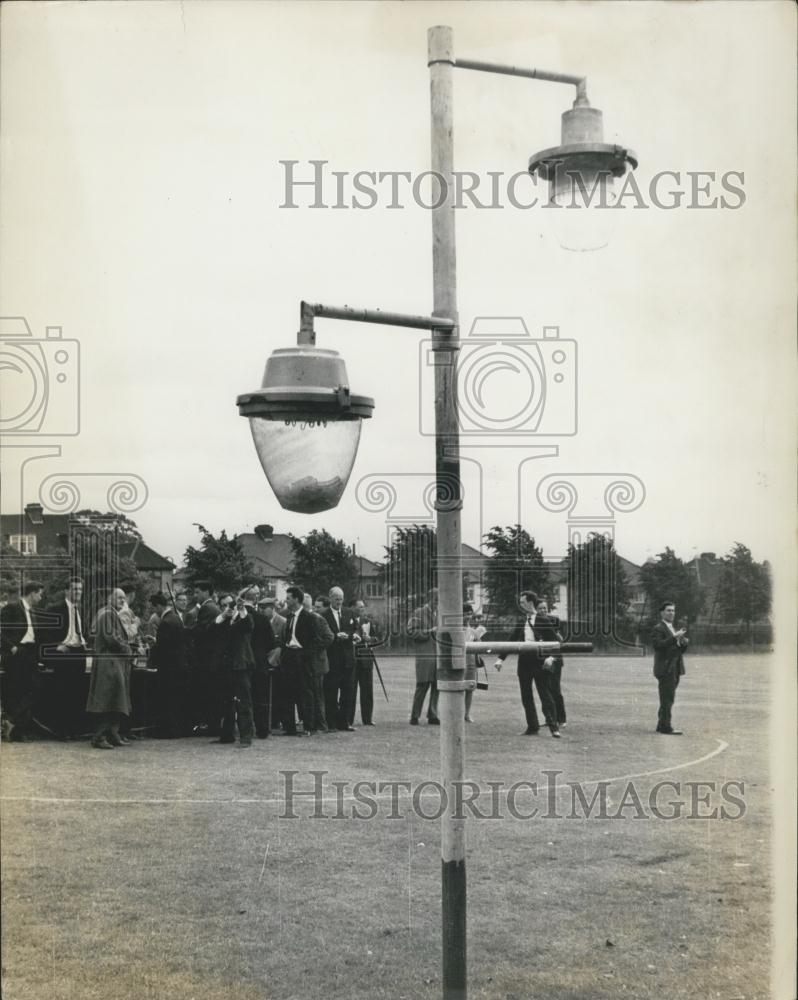 1963 Press Photo Take Aim and Fire at a Street Lamp - Historic Images