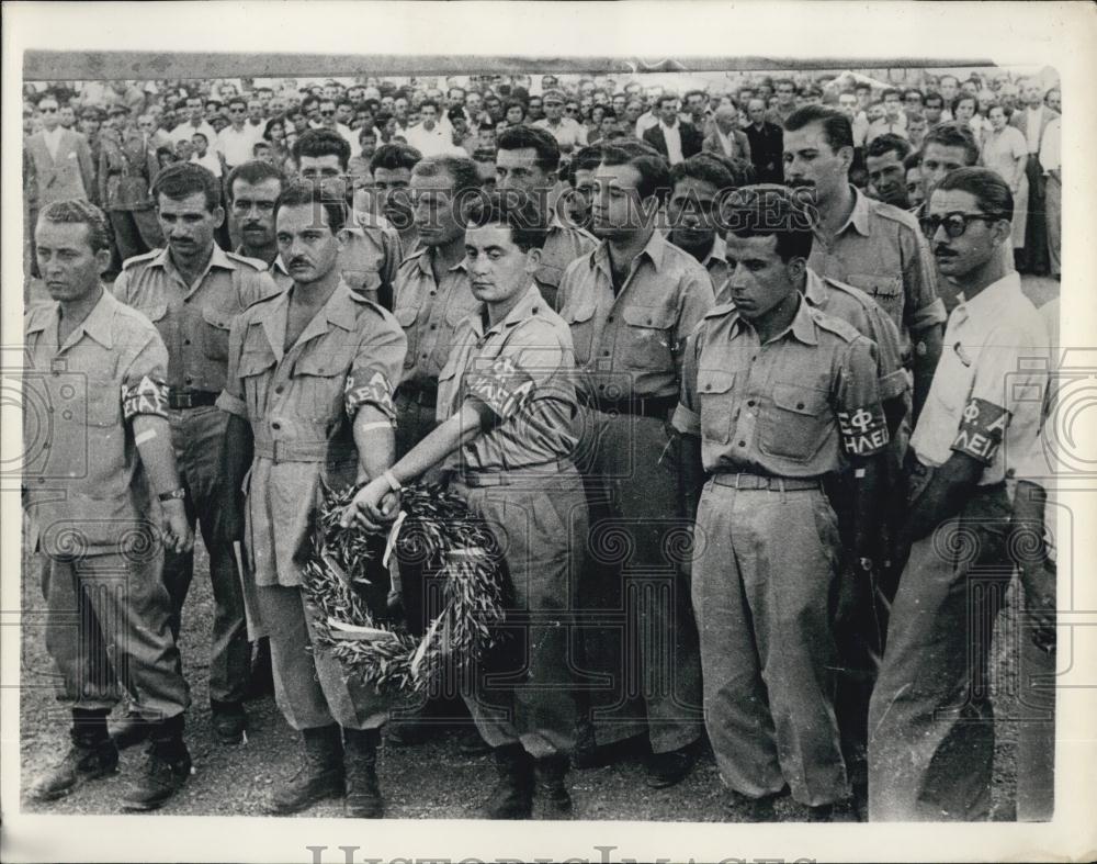 1954 Press Photo Greek Reserve Officers Return to England - Historic Images