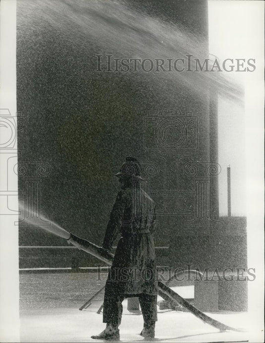 Press Photo Firemen Show How Froth Fights Fires - Historic Images