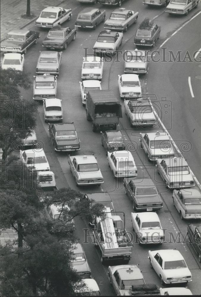 Press Photo Cars entering Tokyo and Osaka - Historic Images