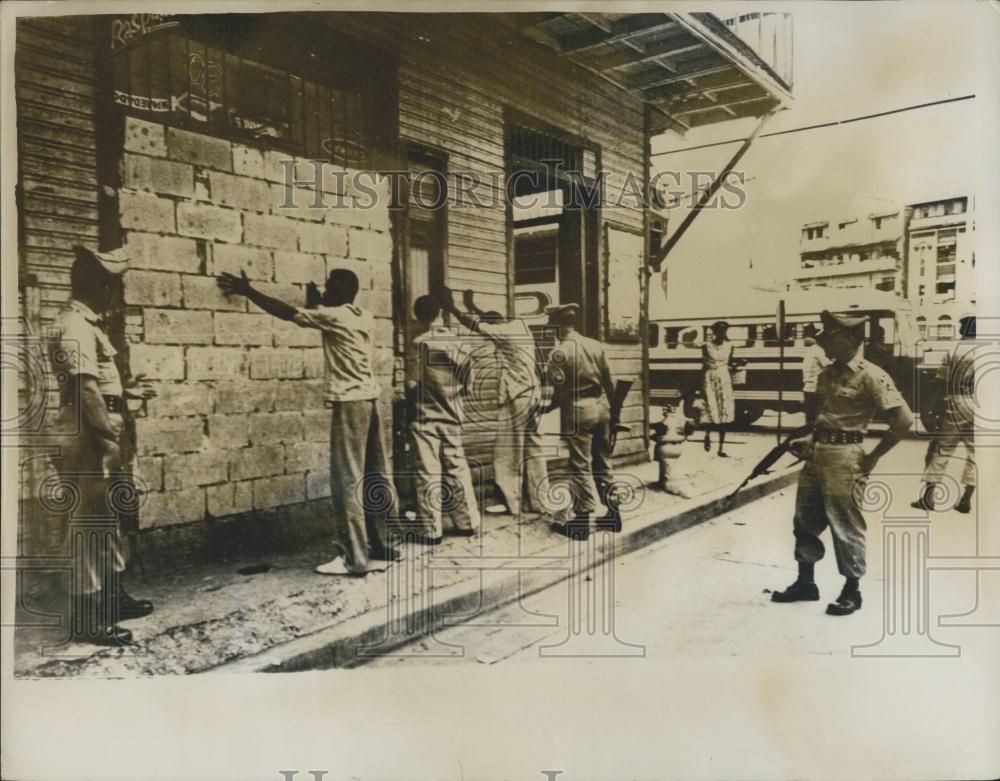 1962 Press Photo &quot;Martial Law&quot; in Panama City National Guard Patrolling - Historic Images