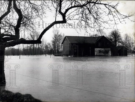 1958 Press Photo Bavaria Flooding Farmer's House Near Neuhaus Rott Valley - Historic Images