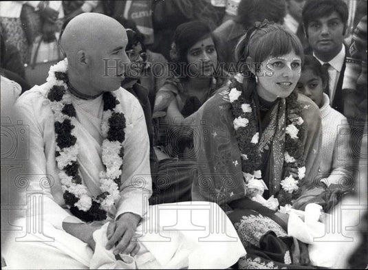 1975 Press Photo A Vedic Marriage Ceremony In An English Village - Historic Images