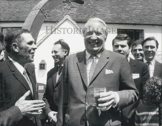 1972 Press Photo Premiere meets French Farmers - Historic Images