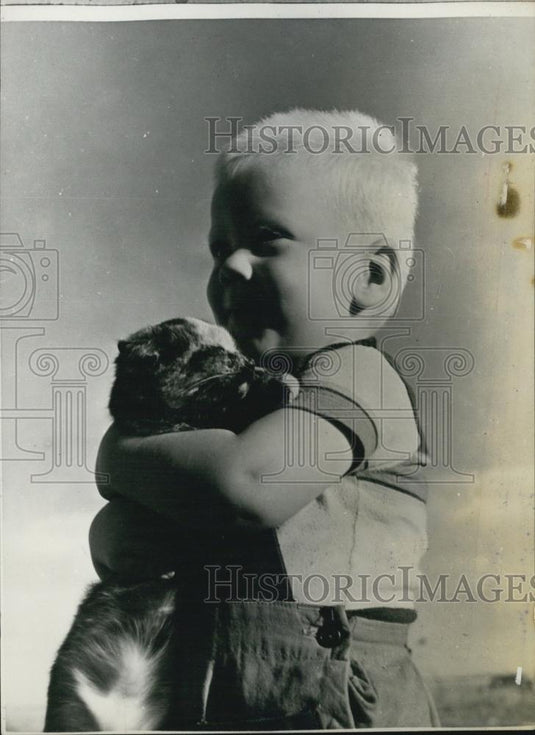 Press Photo Canada's Co-Op Farm - Historic Images