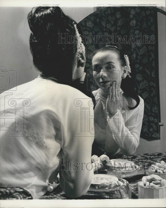 Press Photo Sandalwood Bark Paste, Powder, Cosmetics, Burma - Historic Images