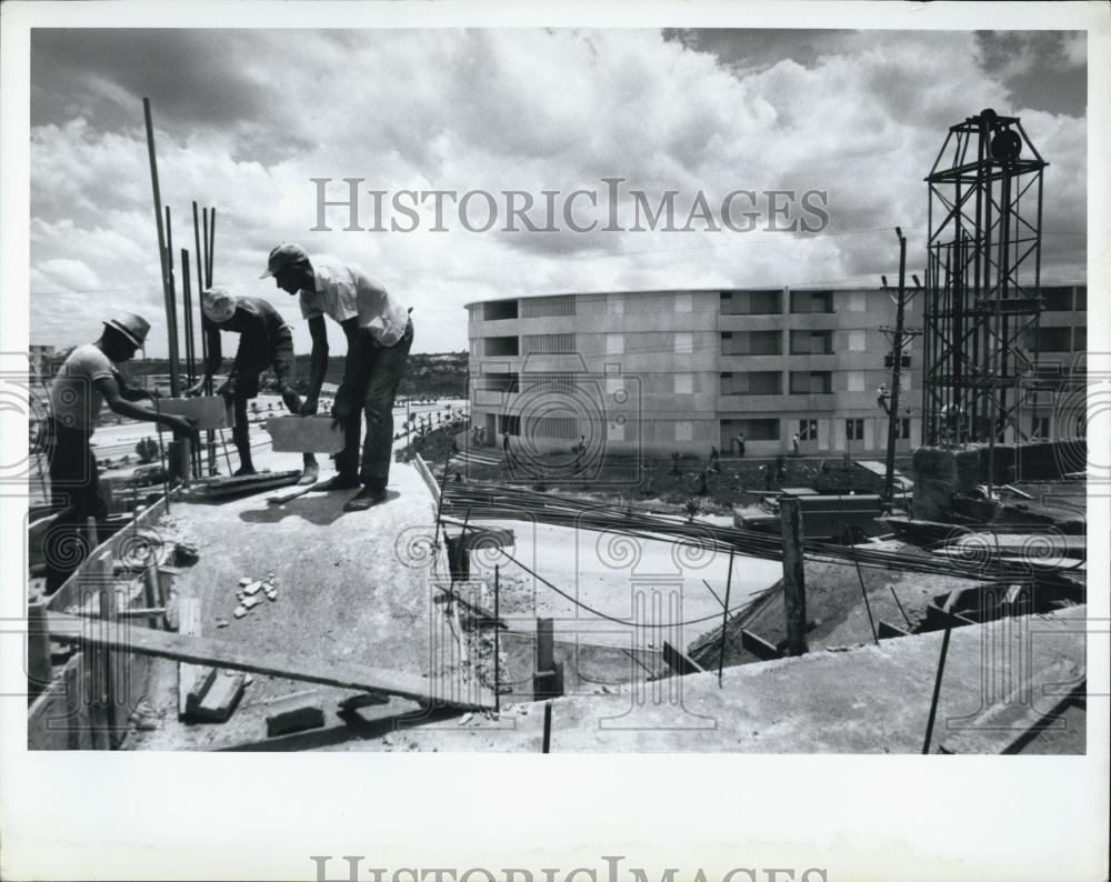 Press Photo New Public housing in Santo Domingo. - Historic Images