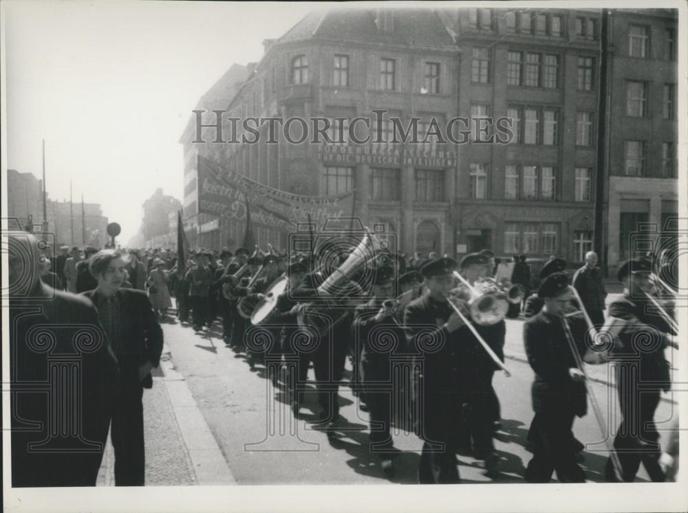 1953 Press Photo Germans may Day festival March To State Opera-Admirals Palace - Historic Images