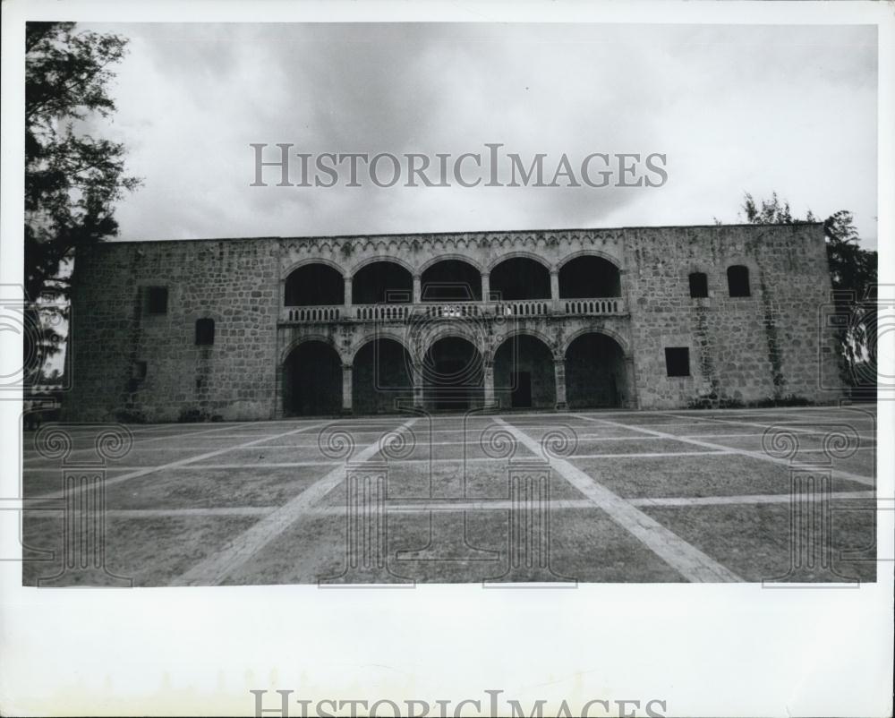 Press Photo Alcazar house of the Columbus family in Santo Domingo. - Historic Images