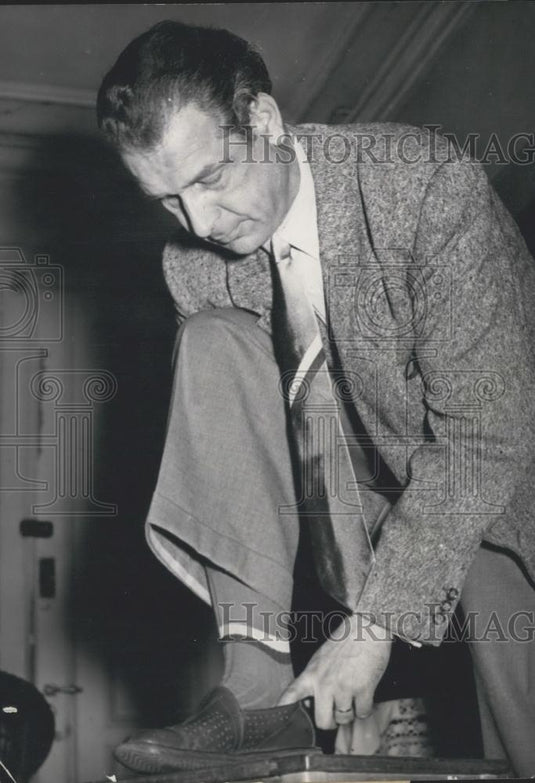1954 Press Photo New Men Fashion By Cronert KG Matching Stockings And Neck Ties - Historic Images
