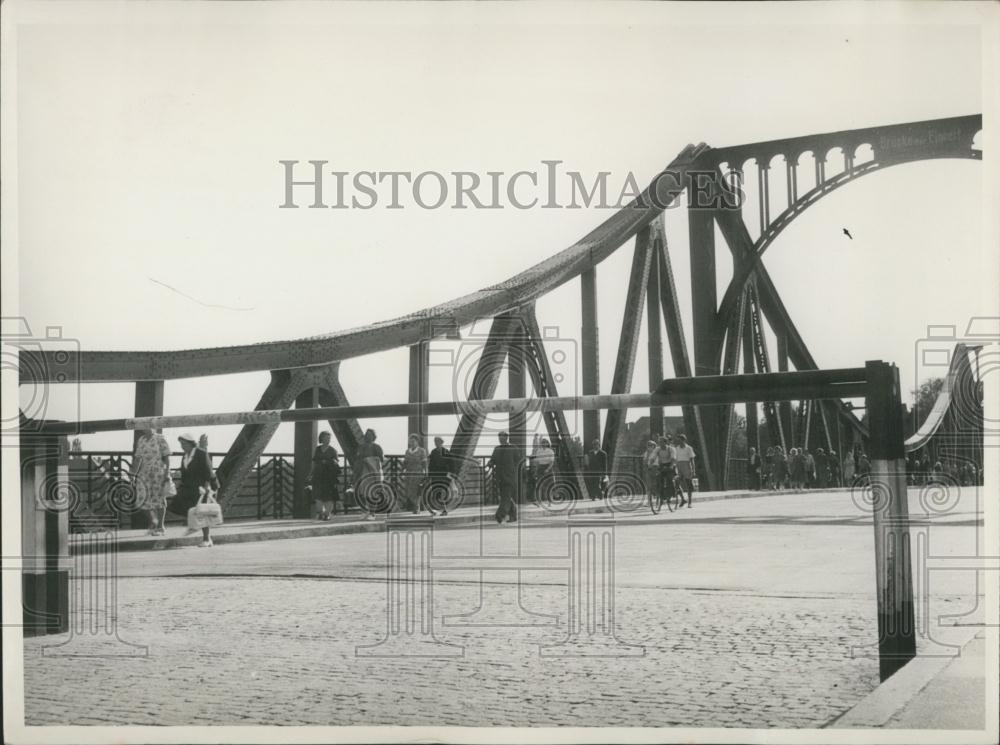 1953 Press Photo Gliencker Bruecke, Potsdam - Historic Images