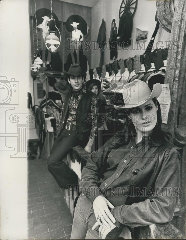 1966 Press Photo Oxford Street boutique The Westerner - Historic Images