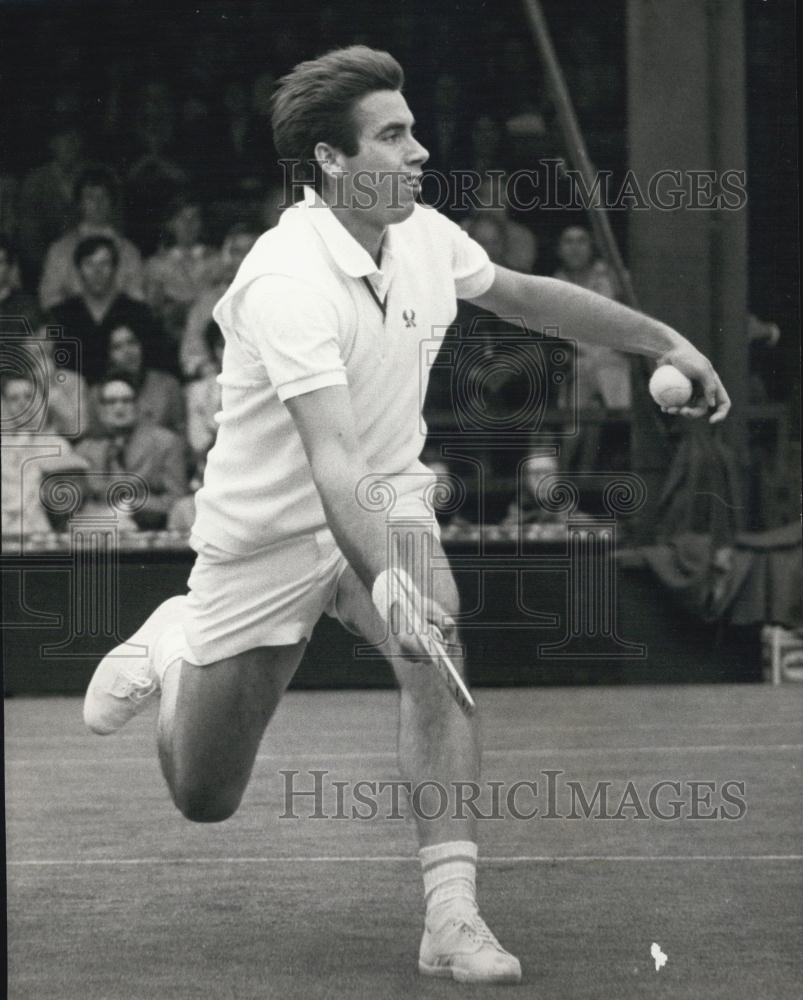 1968 Press Photo Wimbledon Open G.R. Stilwell Vs M Santana Spain Wins - Historic Images