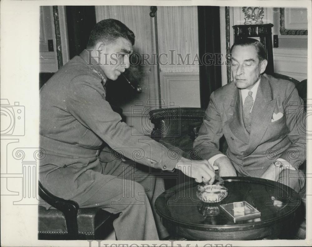 1954 Press Photo of President Neguib &amp; Sir Ralph Stevenson discuss Suez Canal - Historic Images