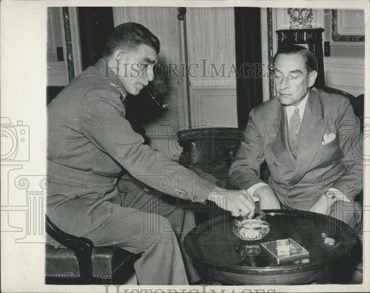 1954 Press Photo of President Neguib & Sir Ralph Stevenson discuss Suez Canal - Historic Images