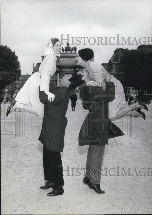 1960 Press Photo Coats Worn are Osa-Atmos-Rallye Coats Made of Diolen Wool - Historic Images