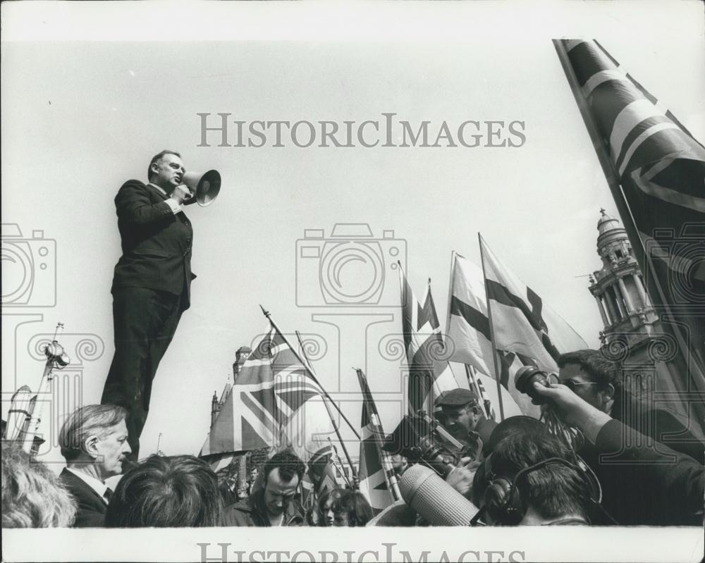 1972 Press Photo Mr. William Craig Leader of the Vanguards Holding Rally - Historic Images