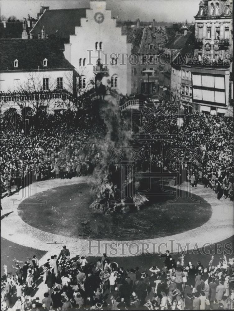 1958 Press Photo &#39;&#39;Summer Day&#39;&#39; German day for pupils to celebrate - Historic Images