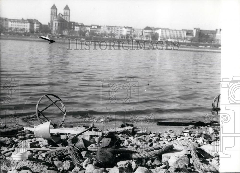 1971 Press Photo Low Water Level Of Rhine Reveals Rubbish Dump - Historic Images