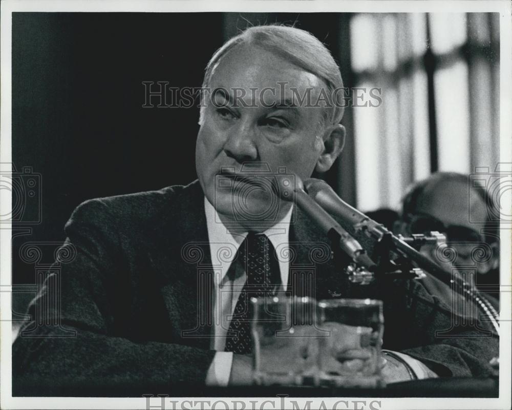 1980 Press Photo G William Mill Testifies Before Senate Sub Comm On Banking - Historic Images