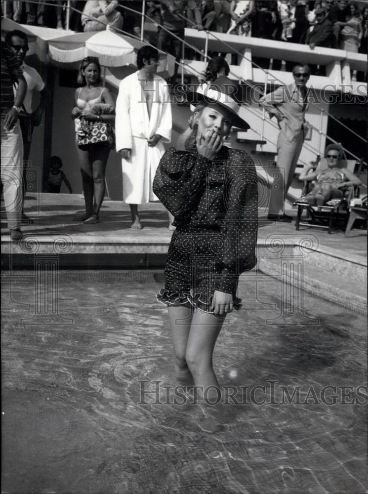 1968 Press Photo Actress Genevieve Waite - Historic Images