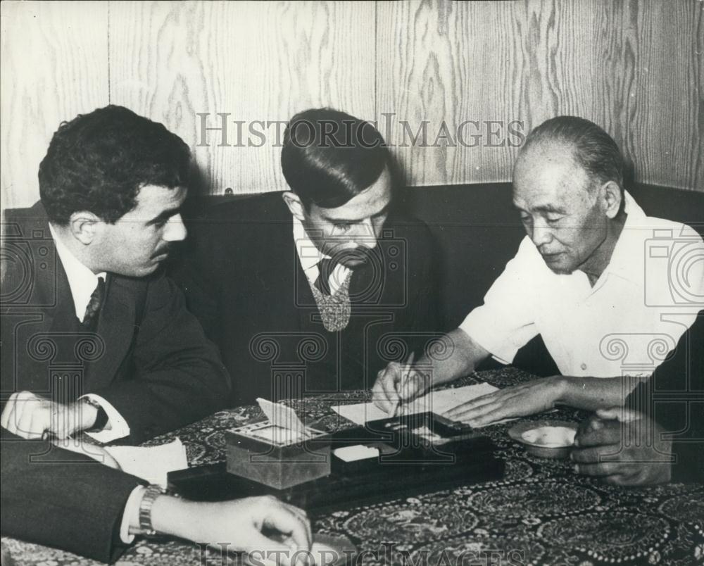 1969 Press Photo Captain of the Shinkai Maru, Jordanian Officials - Historic Images