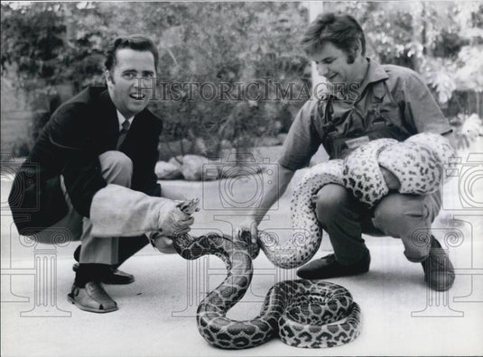 1973 Press Photo Dr. Wunschmann & Karl-Heinz Oliv and snakes - Historic Images