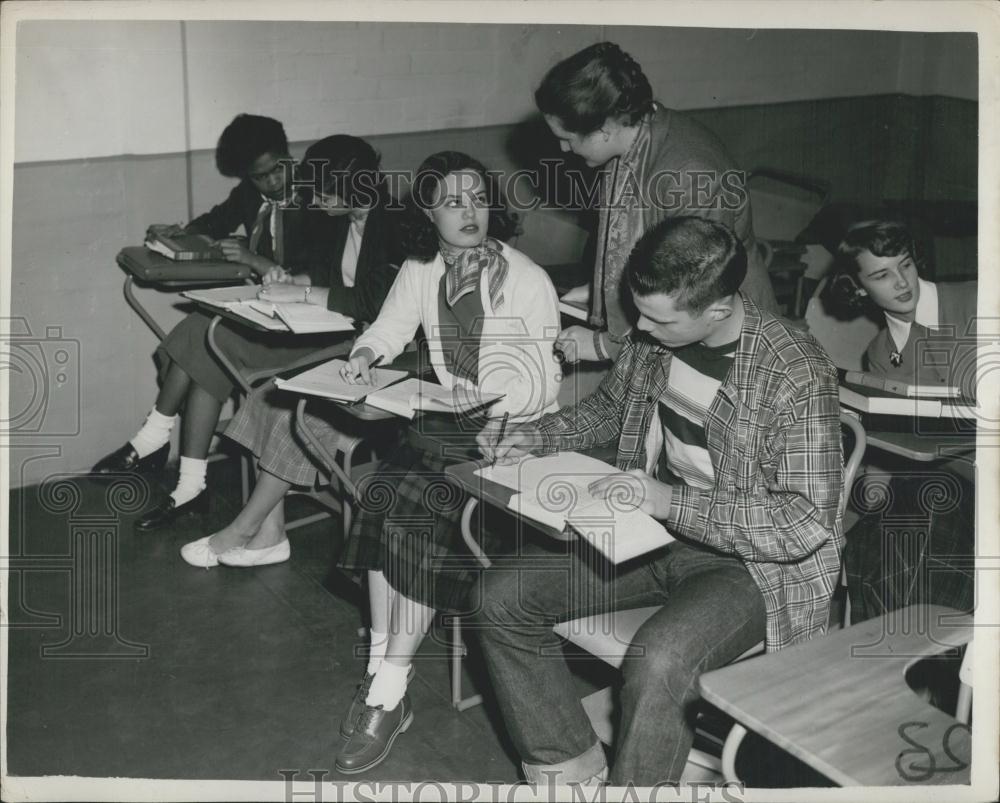 1952 Press Photo Algebra Teacher Alison Falconer Marcia Steadman Ronald Larson - Historic Images