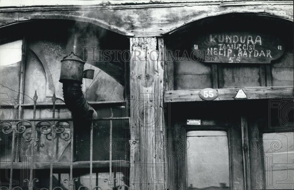 1965 Press Photo The House And Shop Of A Shoemender - Historic Images